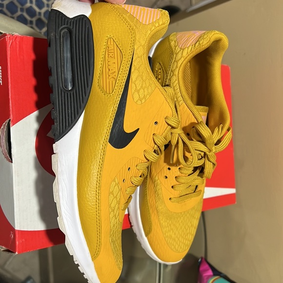 Nike AirMax 90s Gold - Picture 1 of 4